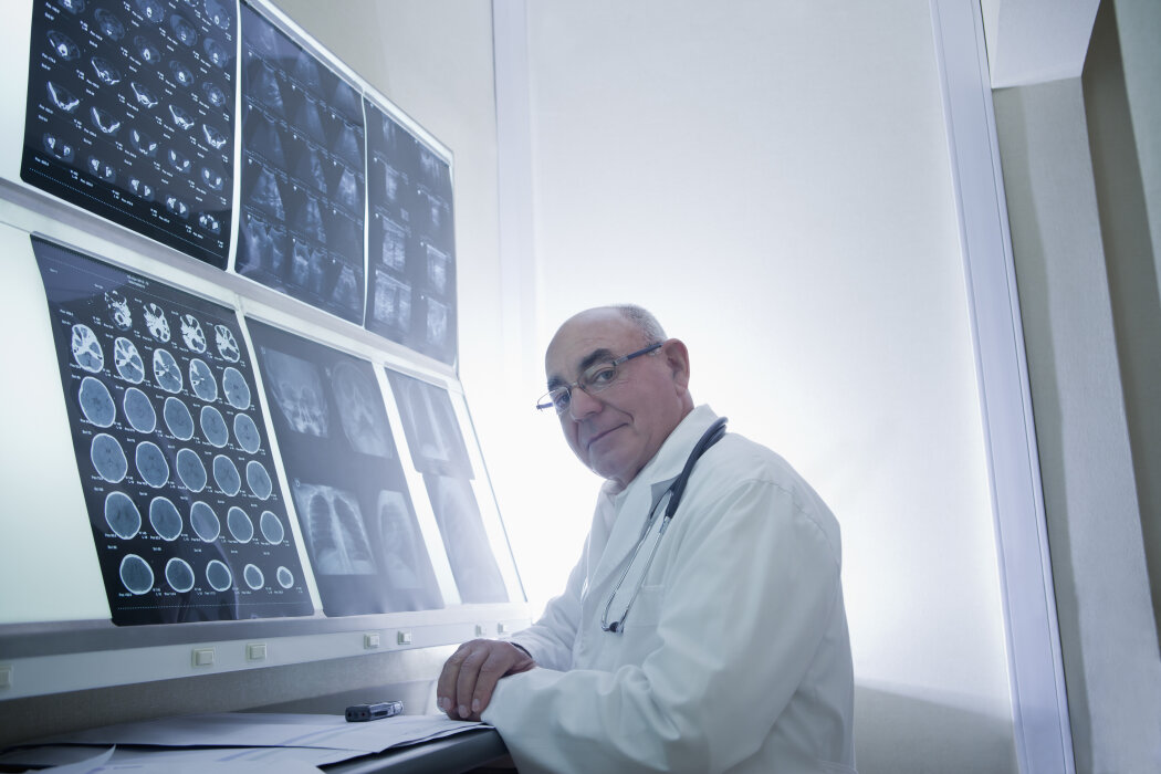Durch den Einsatz von KI verändert sich die Tätigkeit des Radiologen. © Envato